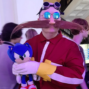 A fan cosplaying as Dr. Eggman